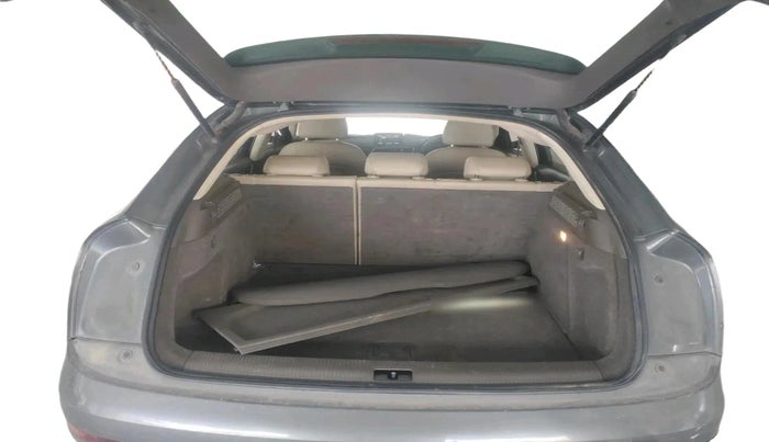 2013 Audi Q3 2.0 QUATTRO TDI AT, Diesel, Automatic, 1,21,535 km, exterior