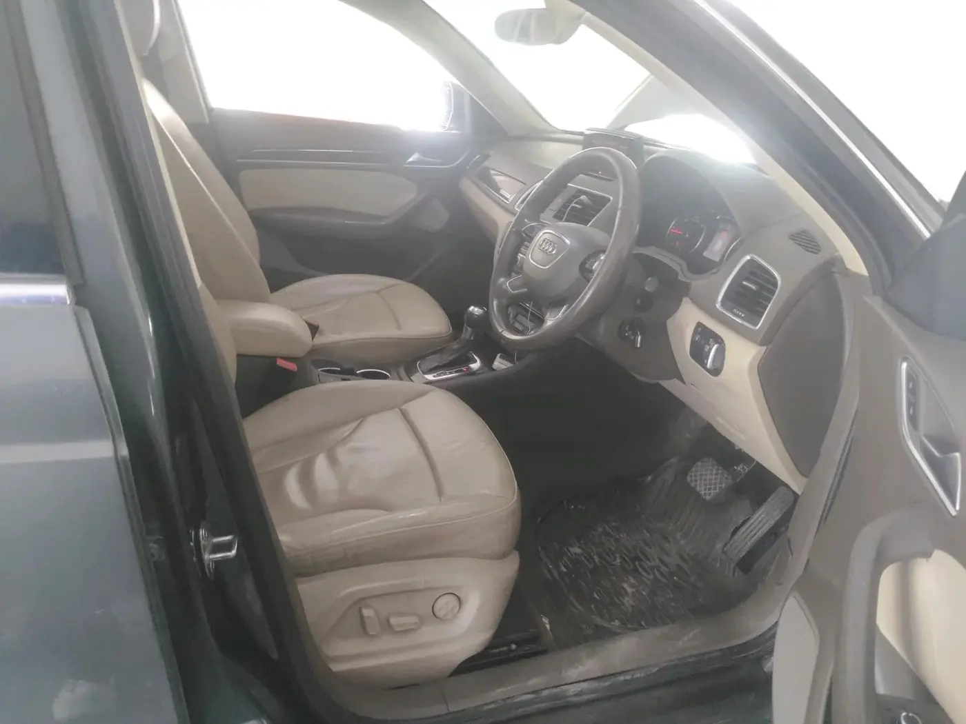 2013 Audi Q3 2.0 QUATTRO TDI AT, Diesel, Automatic, 1,21,535 km, interior