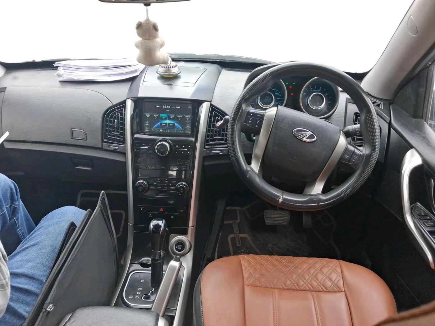 2019 Mahindra XUV500 W7 AT, Diesel, Automatic, 72,648 km, interior