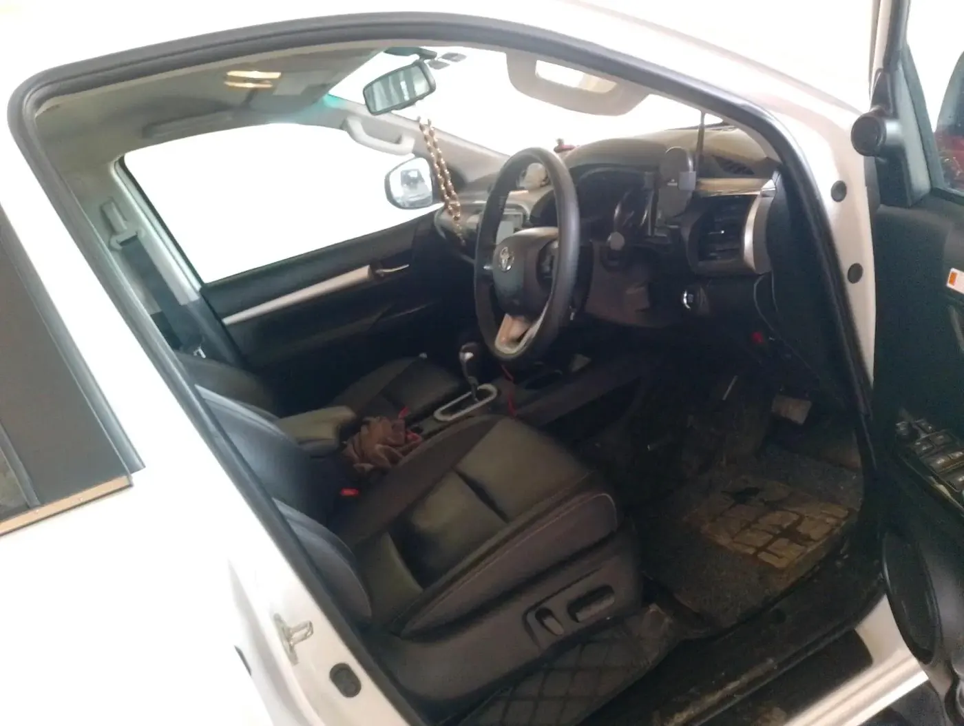 2024 Toyota HILUX HIGH 4X4 AT, Diesel, Automatic, 24,006 km, interior