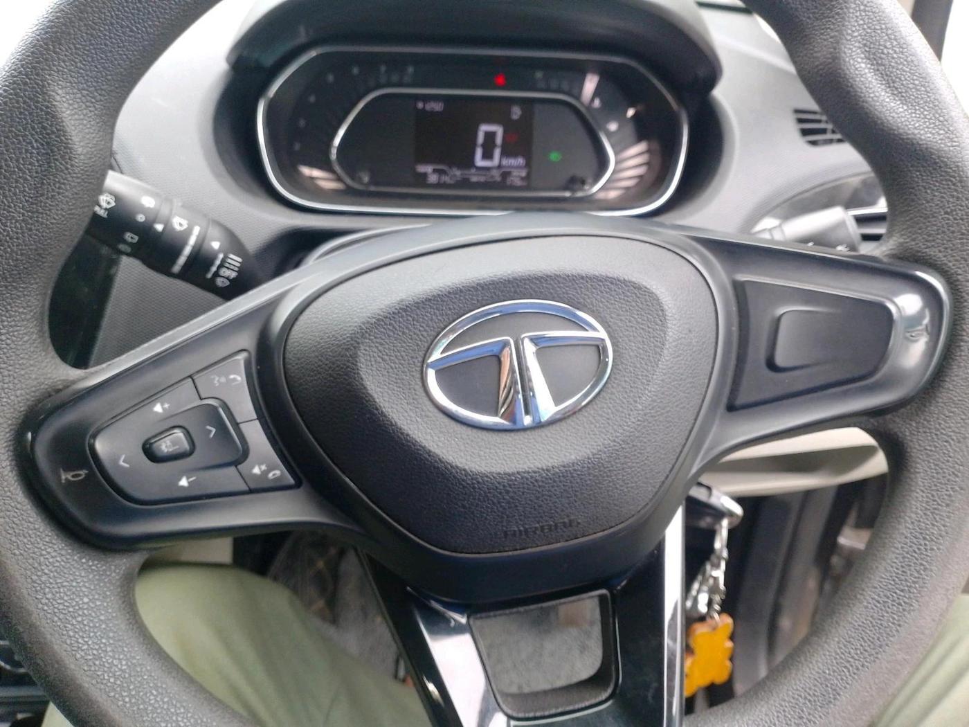 2022 Tata Tiago XZ PLUS PETROL, Petrol, Manual, 28,714 km, interior