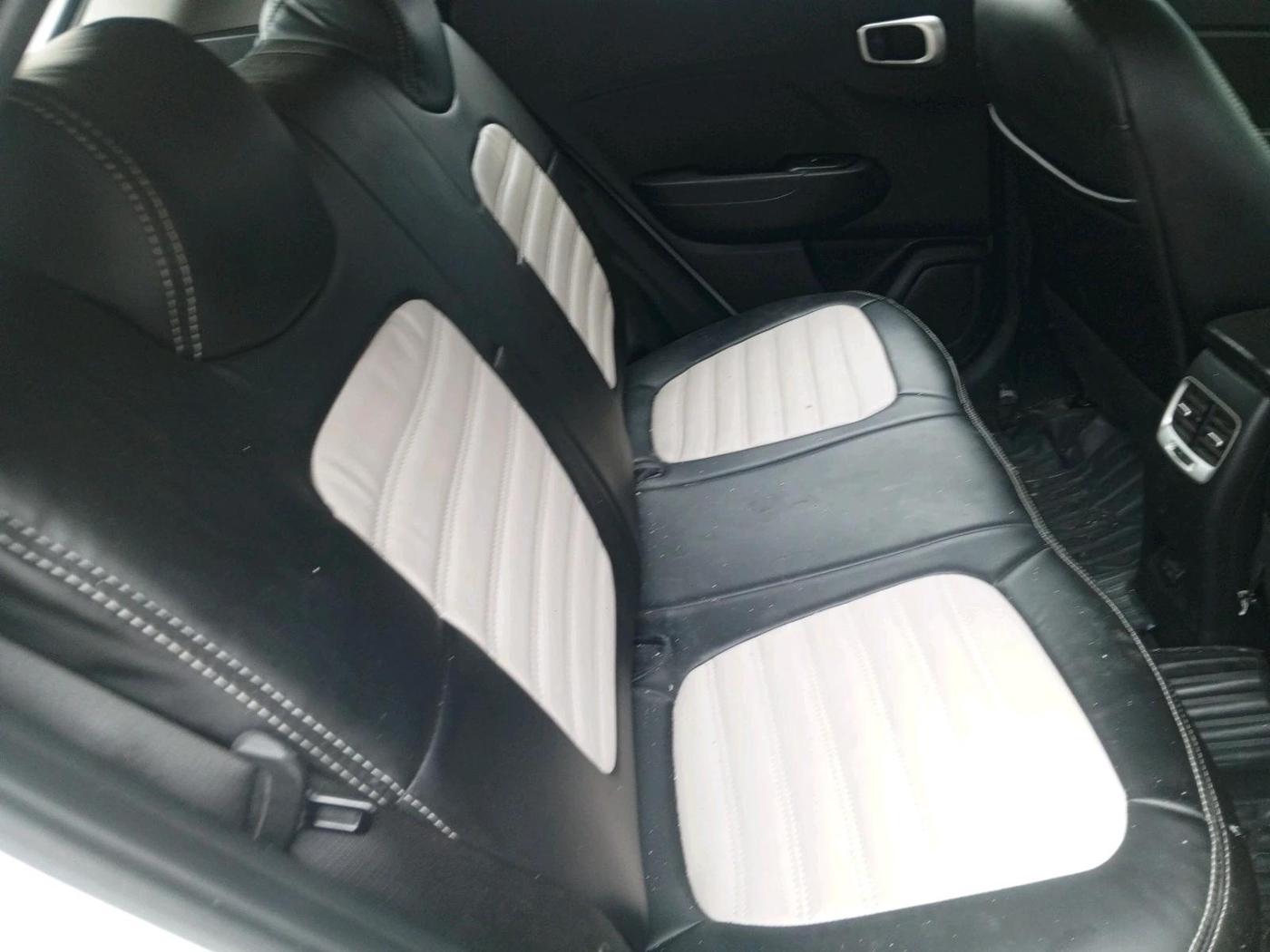 2021 Hyundai VENUE SX 1.5 CRDI, Diesel, Manual, 71,000 km, interior