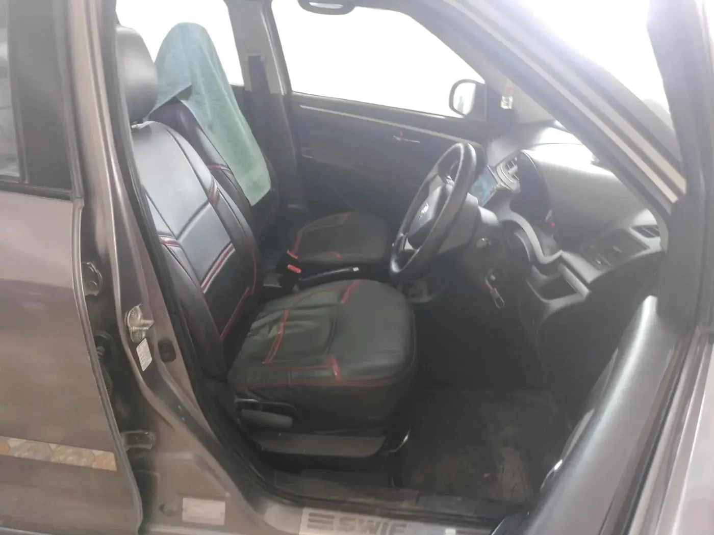 2014 Maruti Swift VXI, Petrol, Manual, 93,361 km, interior