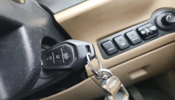 2017 Mahindra TUV300 T8, Diesel, Manual, 61,819 km, interior