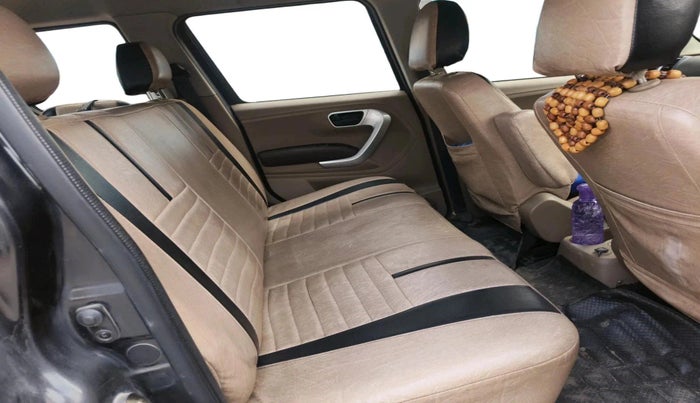 2017 Mahindra TUV300 T8, Diesel, Manual, 61,819 km, interior