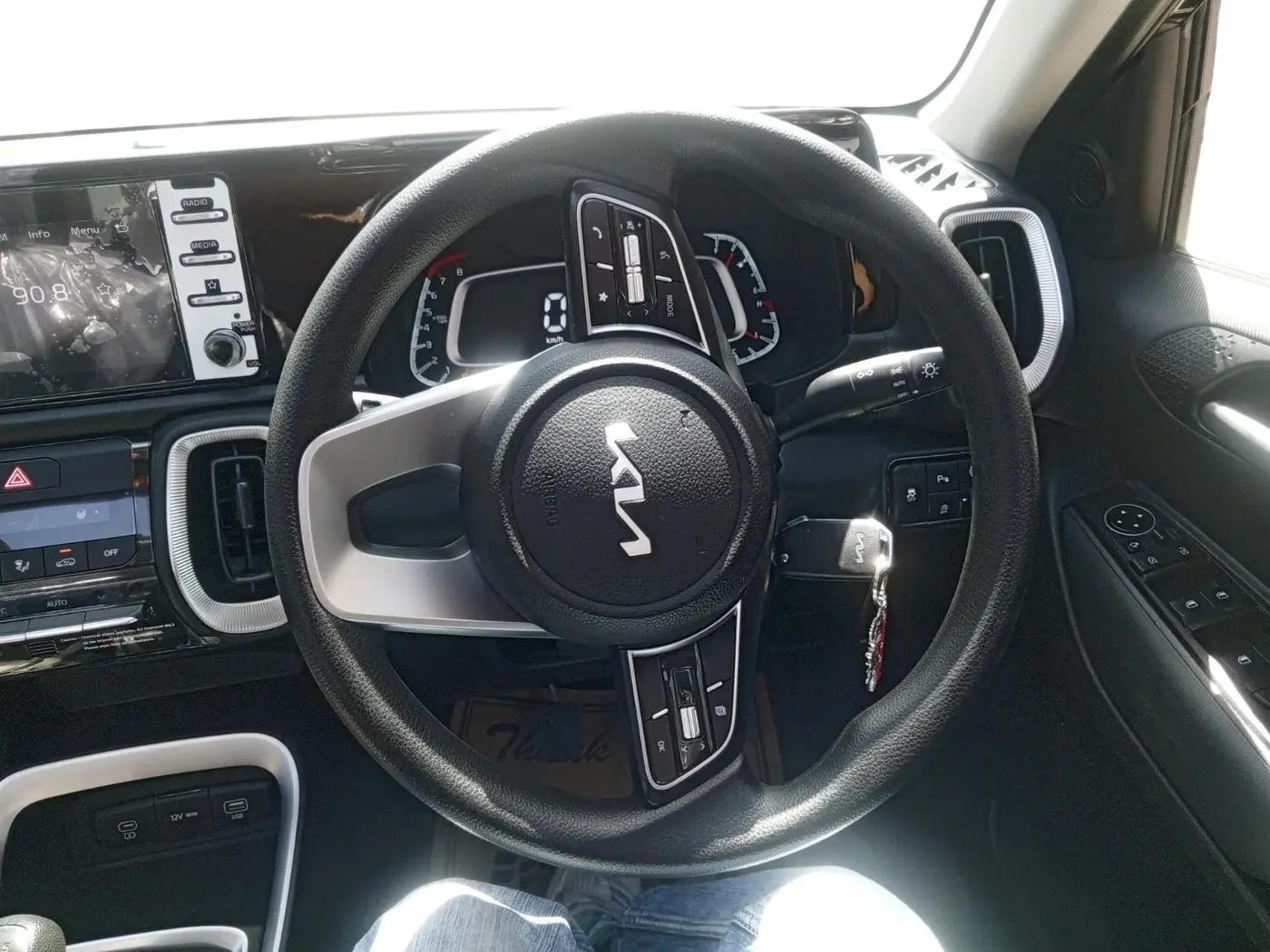 2025 KIA SONET HTK (O) 1.2 Petrol MT, Petrol, Manual, 4,842 km, interior