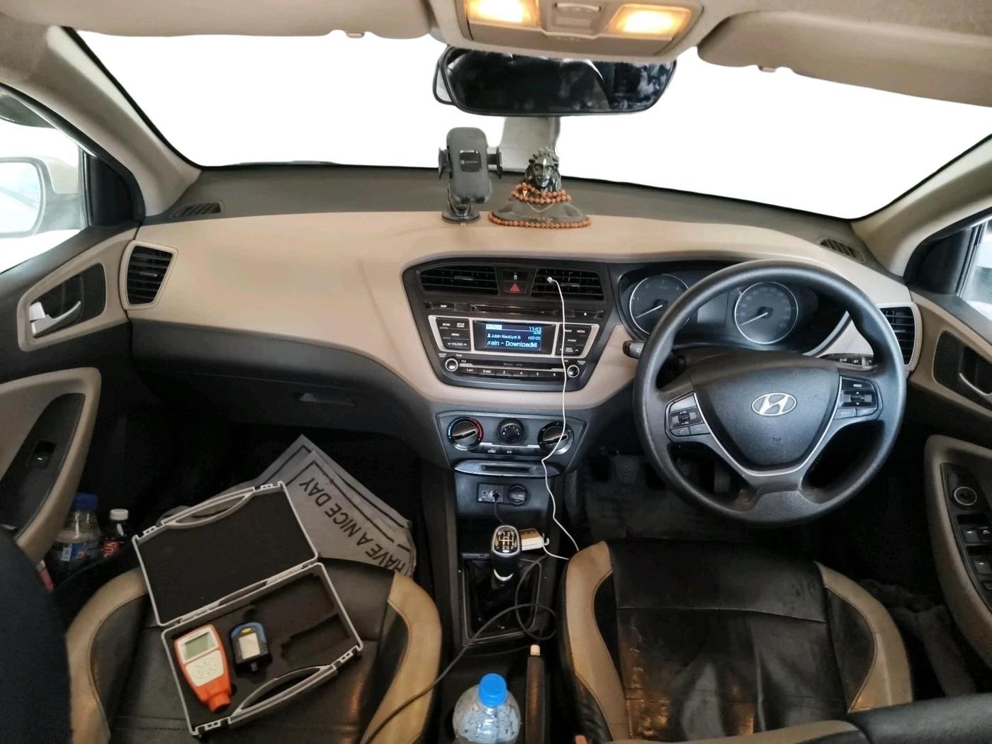 2015 Hyundai Elite i20 MAGNA 1.4 CRDI, Diesel, Manual, 2,41,178 km, interior
