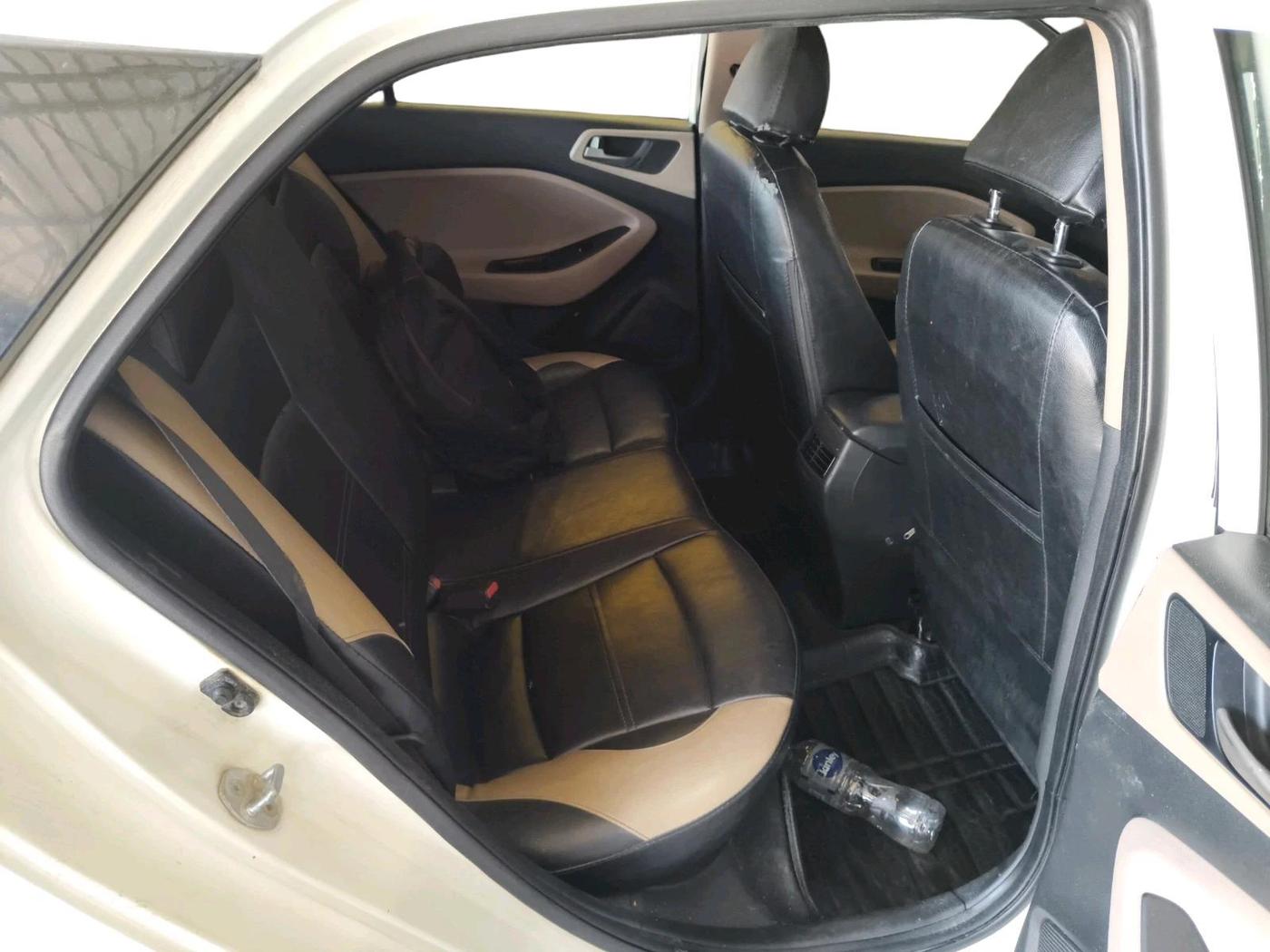 2015 Hyundai Elite i20 MAGNA 1.4 CRDI, Diesel, Manual, 2,41,178 km, interior