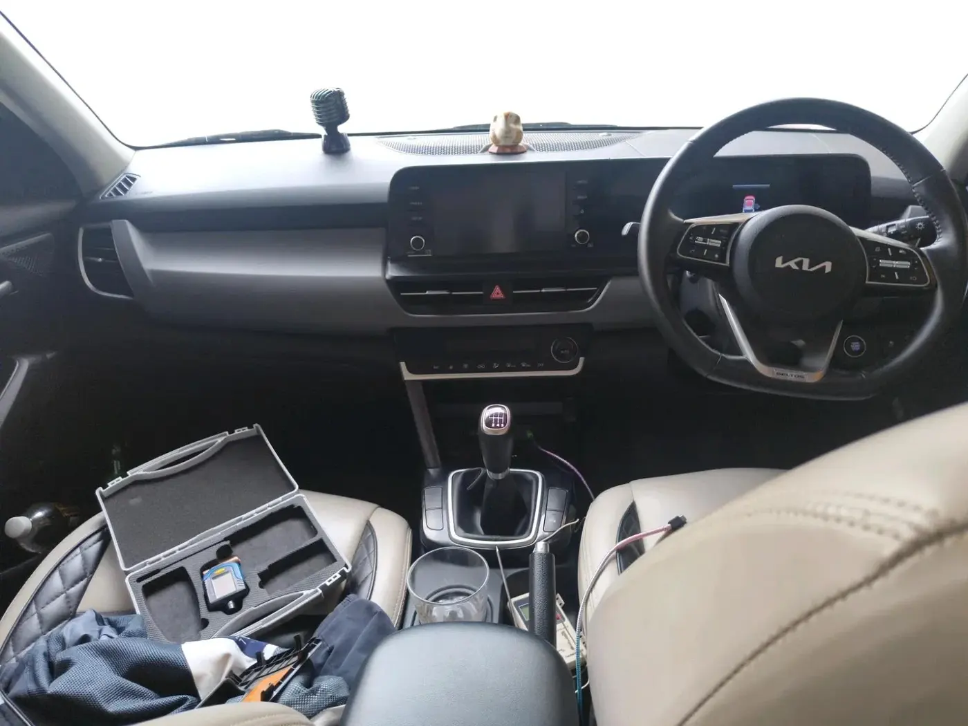 2024 KIA SELTOS  HTK PLUS 1.5 PETROL MT, Petrol, Manual, 27,314 km, interior