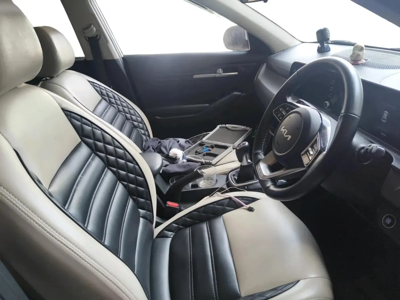 2024 KIA SELTOS  HTK PLUS 1.5 PETROL MT, Petrol, Manual, 27,314 km, interior