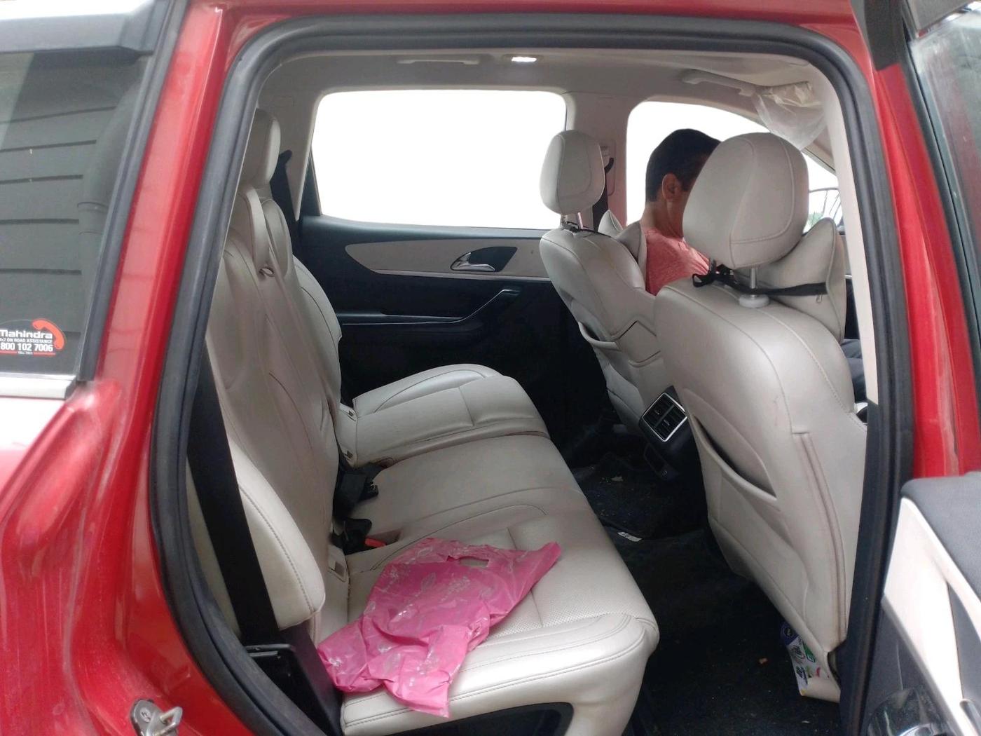 2022 Mahindra XUV700 AX 7 P MT 7 STR, Petrol, Manual, 56,929 km, interior