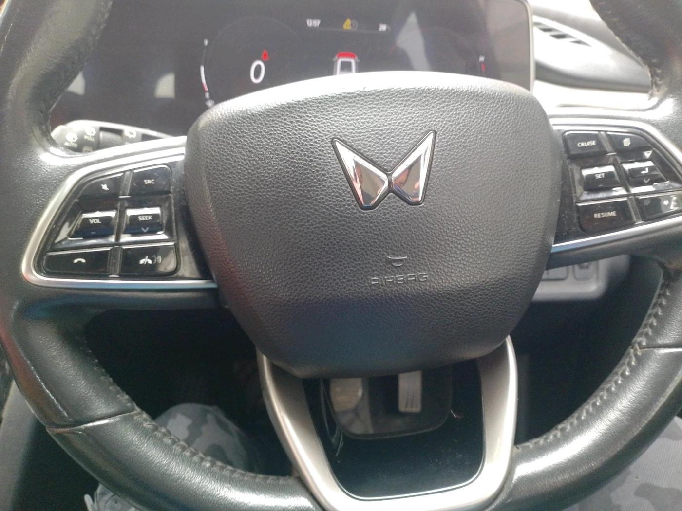 2022 Mahindra XUV700 AX 7 P MT 7 STR, Petrol, Manual, 56,929 km, interior