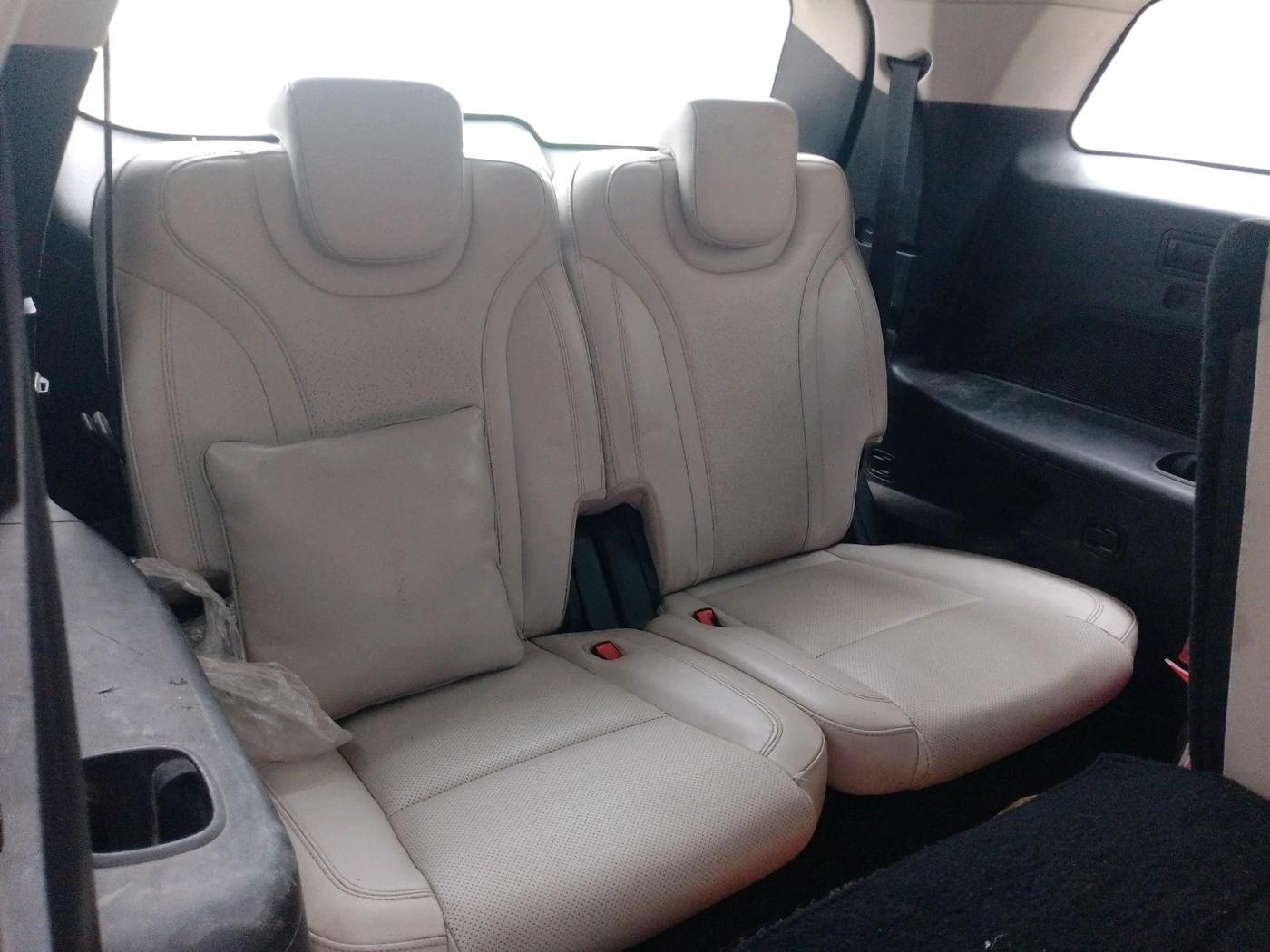 2022 Mahindra XUV700 AX 7 P MT 7 STR, Petrol, Manual, 56,929 km, interior