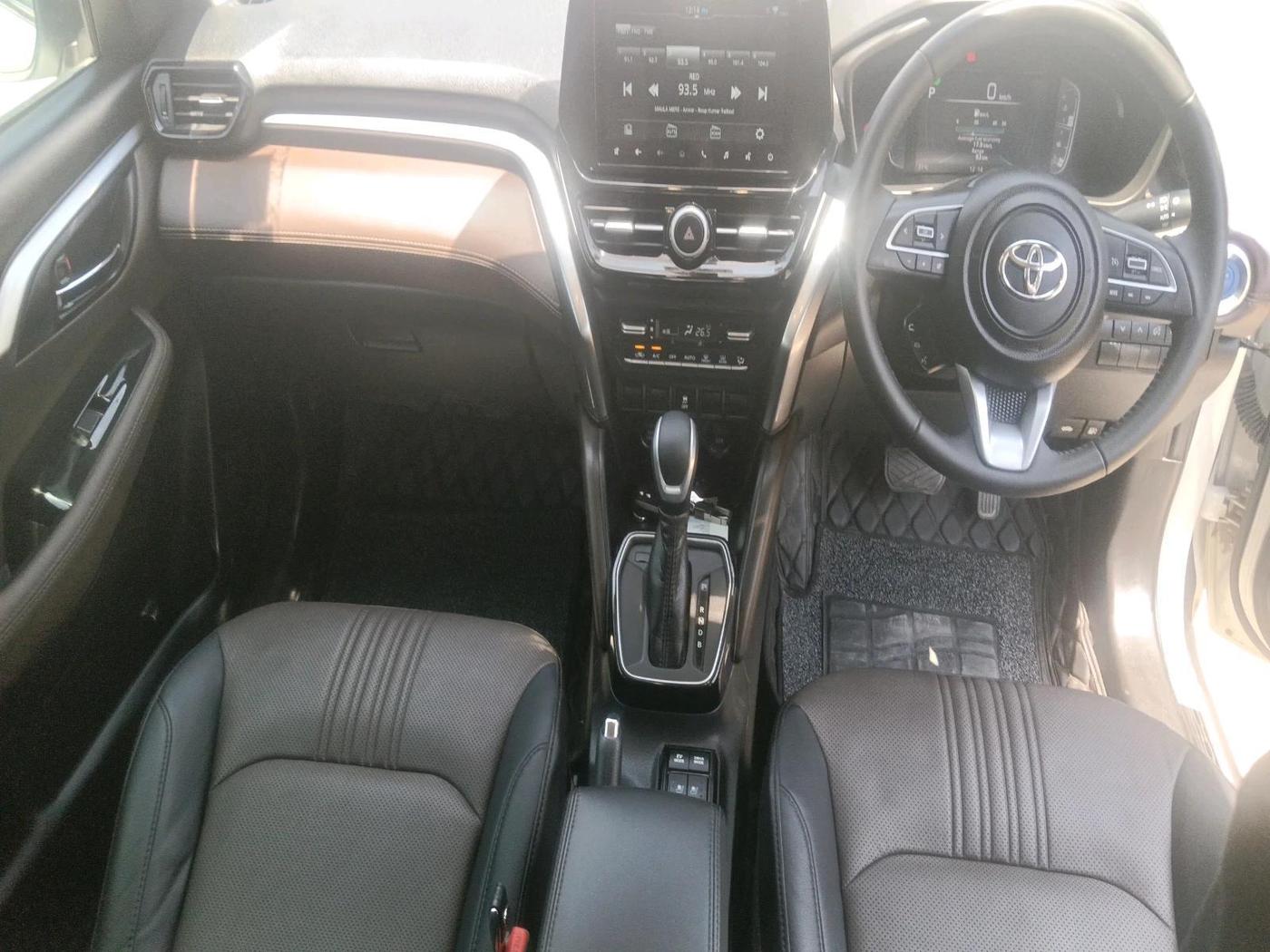 2025 Toyota URBAN CRUISER HYRYDER V HYBRID, Hybrid, Automatic, 14,961 km, interior
