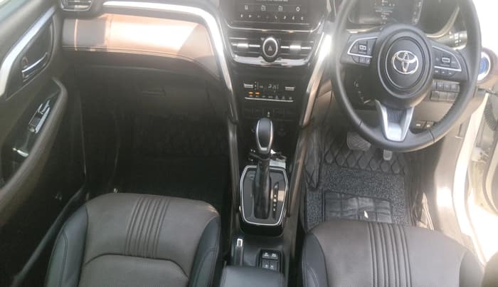 2025 Toyota URBAN CRUISER HYRYDER V HYBRID, Hybrid, Automatic, 14,961 km, interior