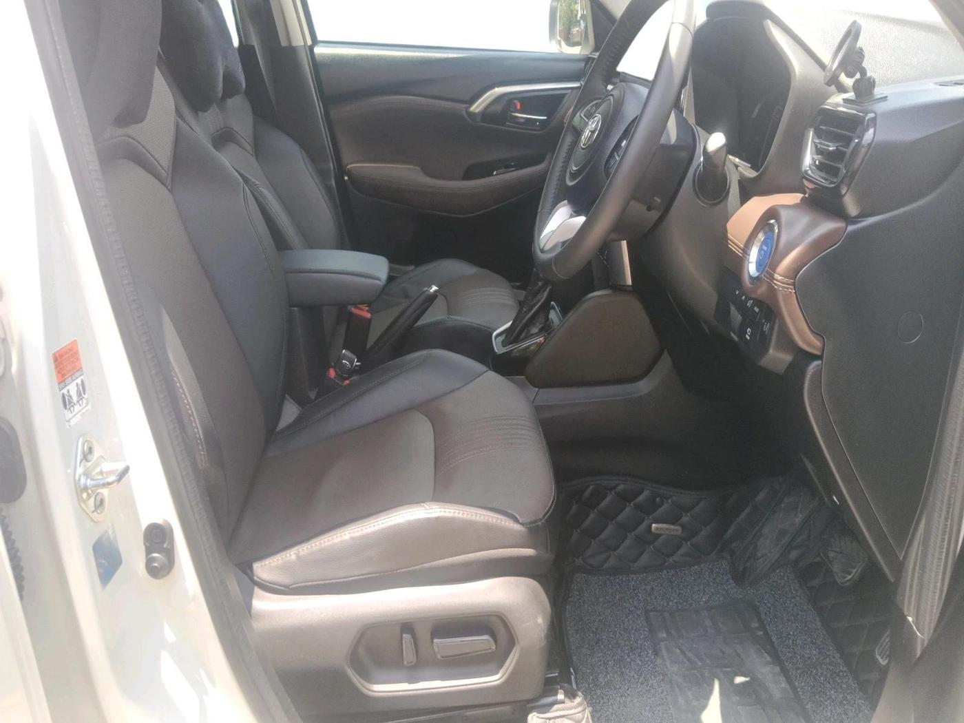 2025 Toyota URBAN CRUISER HYRYDER V HYBRID, Hybrid, Automatic, 14,961 km, interior