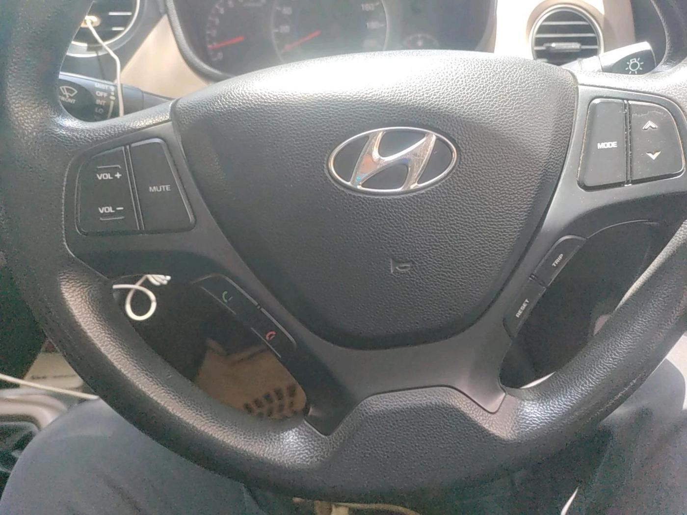 2015 Hyundai Grand i10 SPORTZ 1.2 KAPPA VTVT, Petrol, Manual, 68,807 km, interior