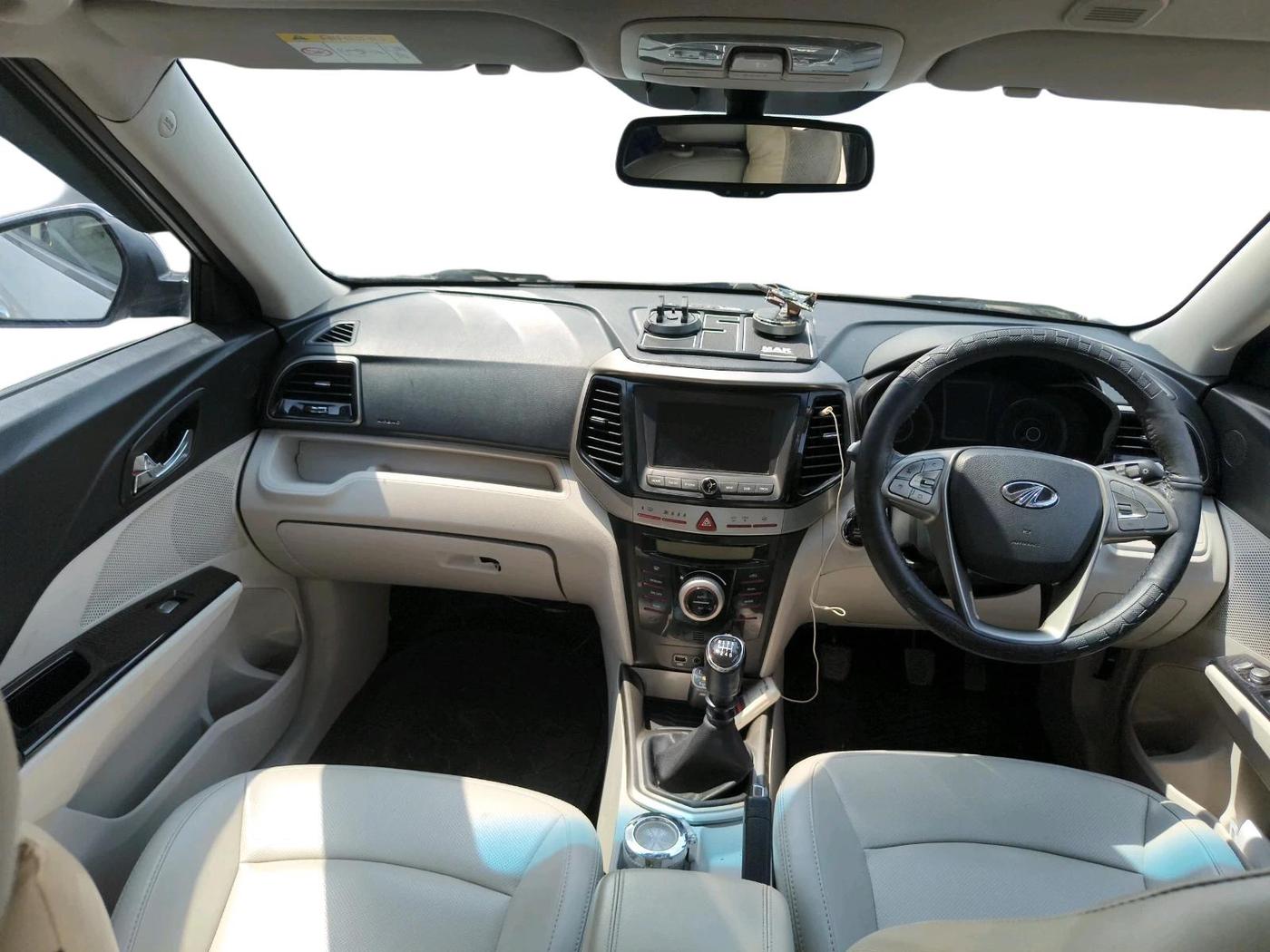 2021 Mahindra XUV300 W8 (O) 1.2 PETROL, Petrol, Manual, 92,641 km, interior
