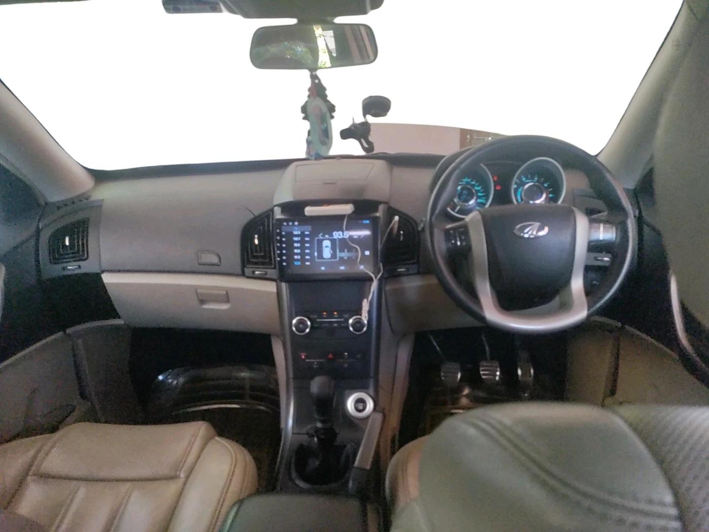 2016 Mahindra XUV500 W10, Diesel, Manual, 50,714 km, interior