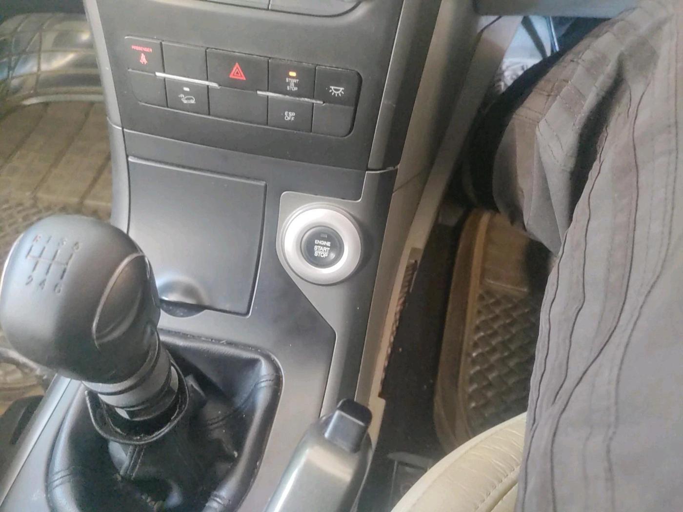 2016 Mahindra XUV500 W10, Diesel, Manual, 50,714 km, interior