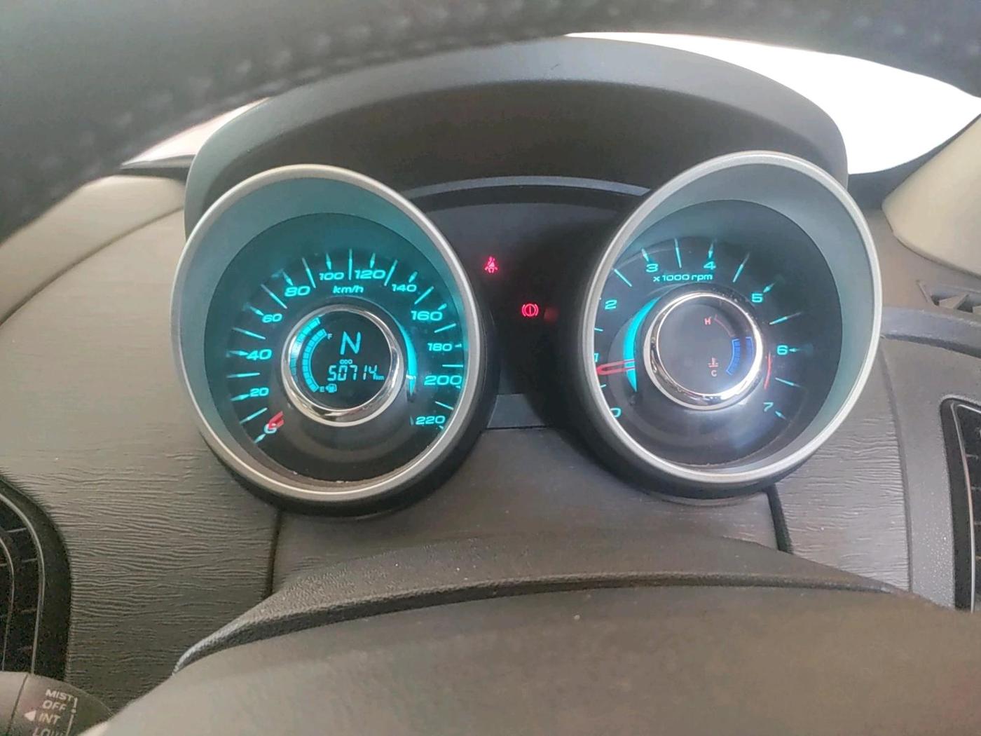 2016 Mahindra XUV500 W10, Diesel, Manual, 50,714 km, interior