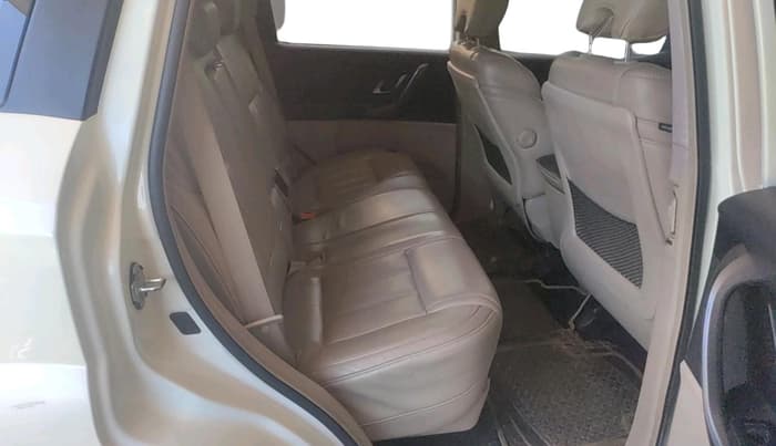 2016 Mahindra XUV500 W10, Diesel, Manual, 50,714 km, interior