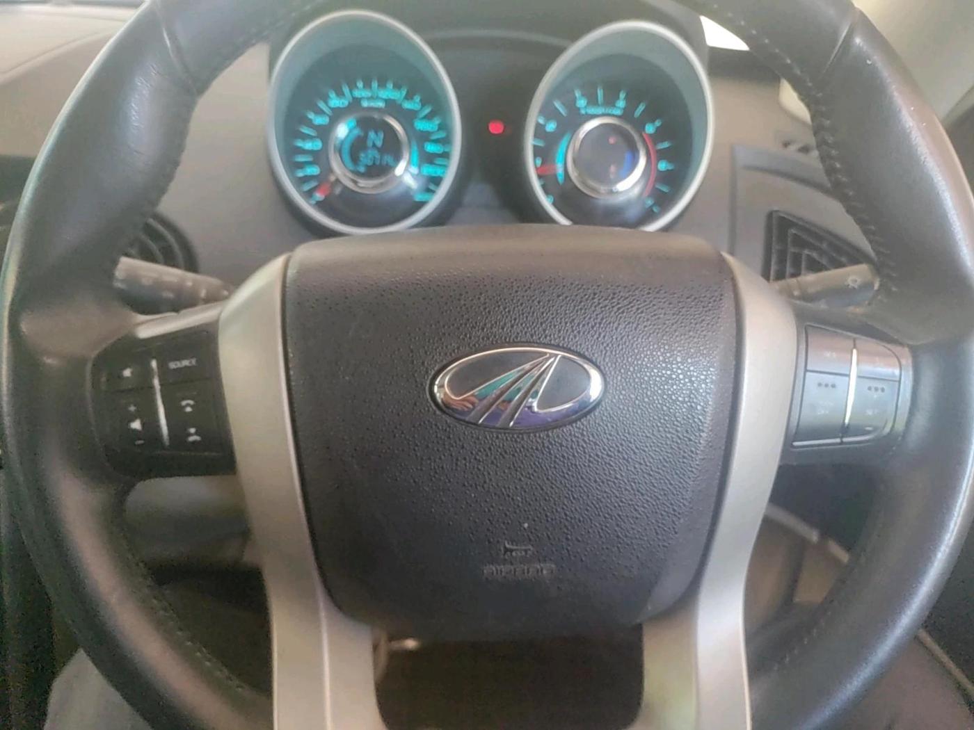 2016 Mahindra XUV500 W10, Diesel, Manual, 50,714 km, interior