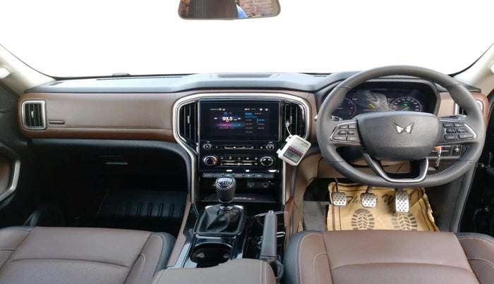 2025 Mahindra SCORPIO-N Z8 Select Petrol MT, Petrol, Manual, 3,886 km, interior