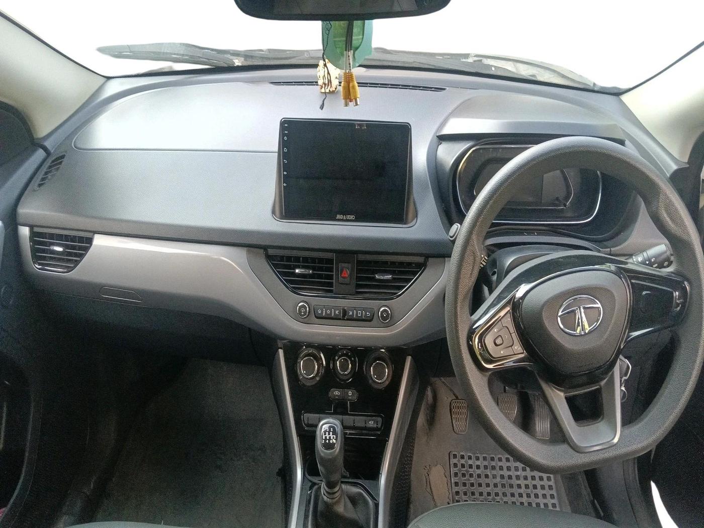 2021 Tata NEXON XM SUNROOF PETROL, Petrol, Manual, 27,343 km, interior
