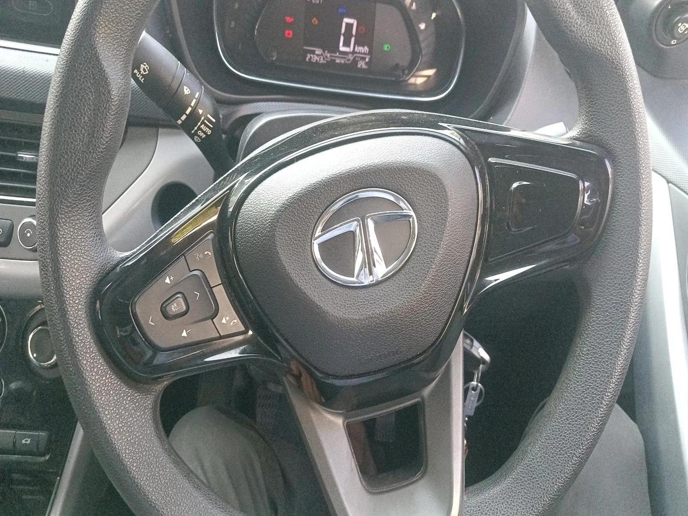 2021 Tata NEXON XM SUNROOF PETROL, Petrol, Manual, 27,343 km, interior