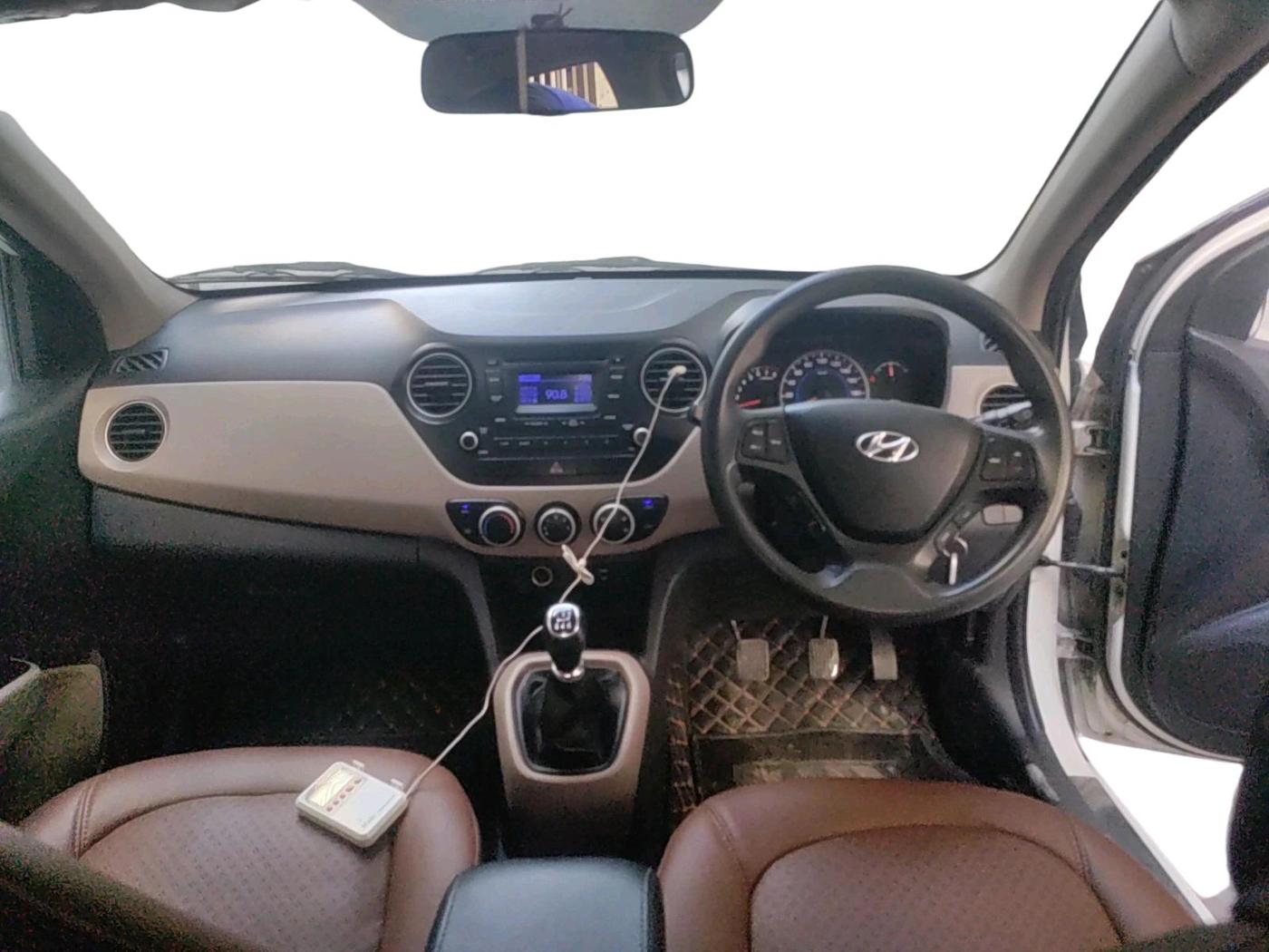 2016 Hyundai Grand i10 SPORTZ 1.2 KAPPA VTVT, Petrol, Manual, 83,750 km, interior