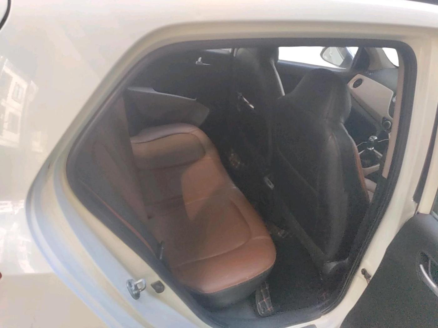 2016 Hyundai Grand i10 SPORTZ 1.2 KAPPA VTVT, Petrol, Manual, 83,750 km, interior
