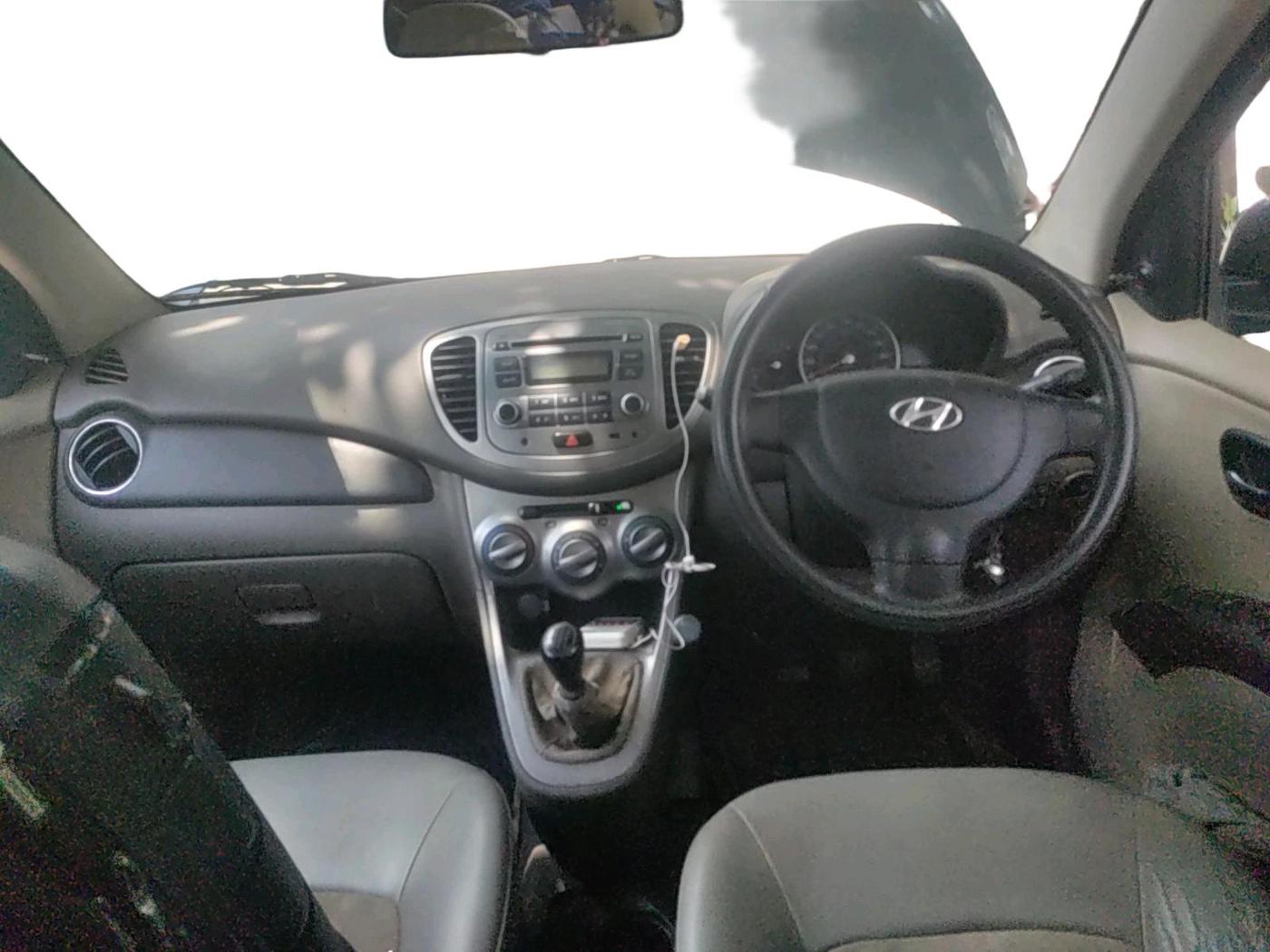 2012 Hyundai i10 MAGNA 1.1, CNG, Manual, 99,331 km, interior