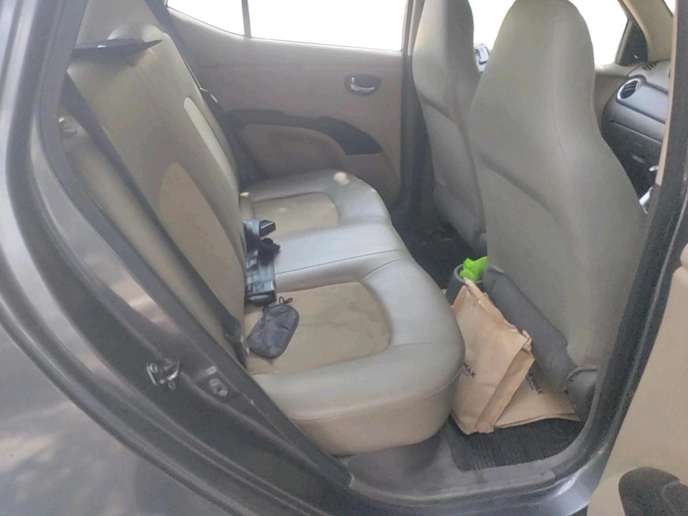 2012 Hyundai i10 MAGNA 1.1, CNG, Manual, 99,331 km, interior