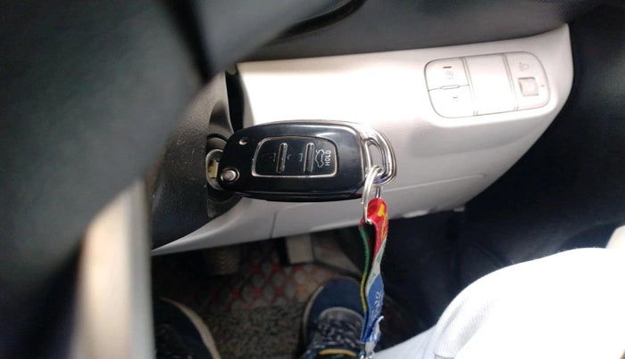 2023 Hyundai VENUE S(O) 1.2, Petrol, Manual, 36,684 km, interior