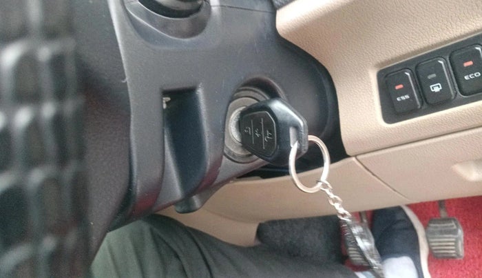 2018 Mahindra TUV300 T8, Diesel, Manual, 80,478 km, interior