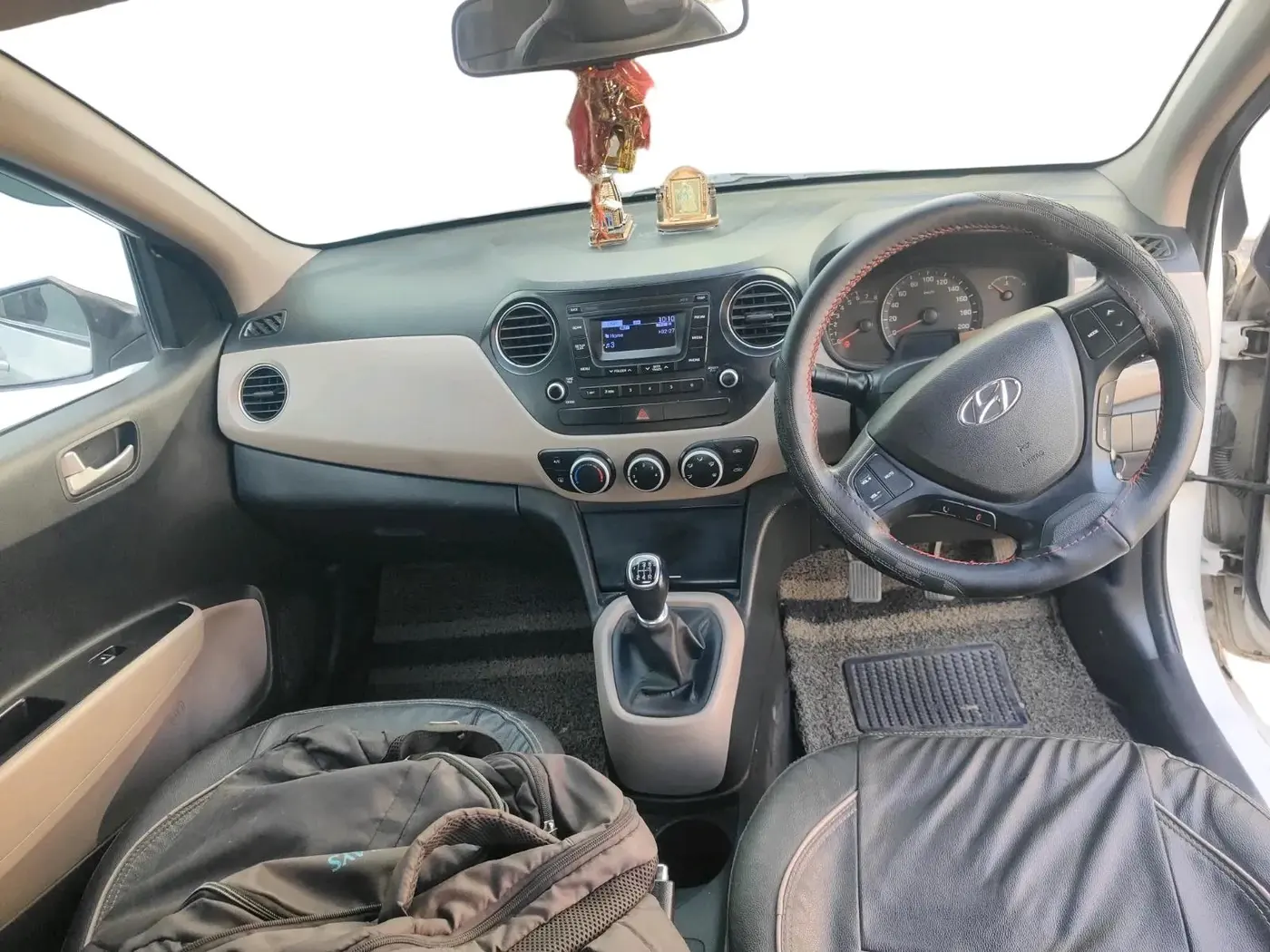 2016 Hyundai Xcent S 1.2, Petrol, Manual, 1,17,988 km, interior