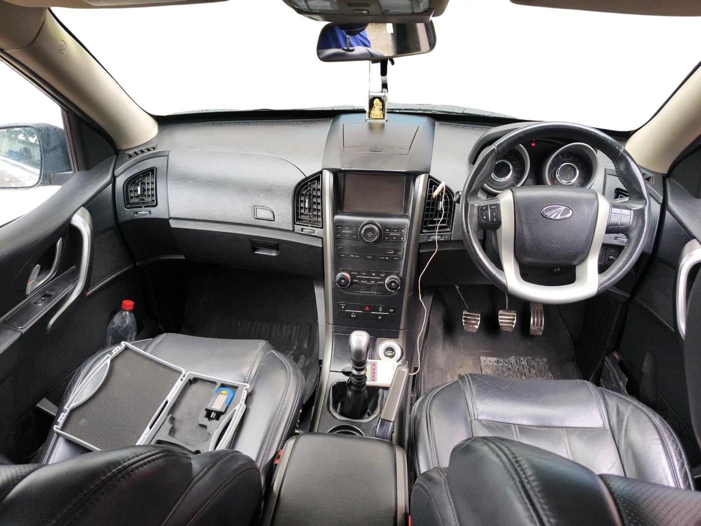 2017 Mahindra XUV500 W10, Diesel, Manual, 49,047 km, interior