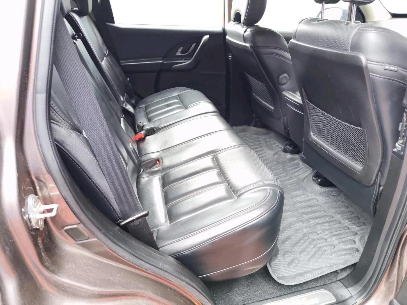 2017 Mahindra XUV500 W10, Diesel, Manual, 49,047 km, interior