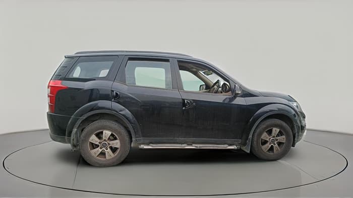 2014 Mahindra XUV500 W8, Diesel, Manual, 1,83,904 km, exterior