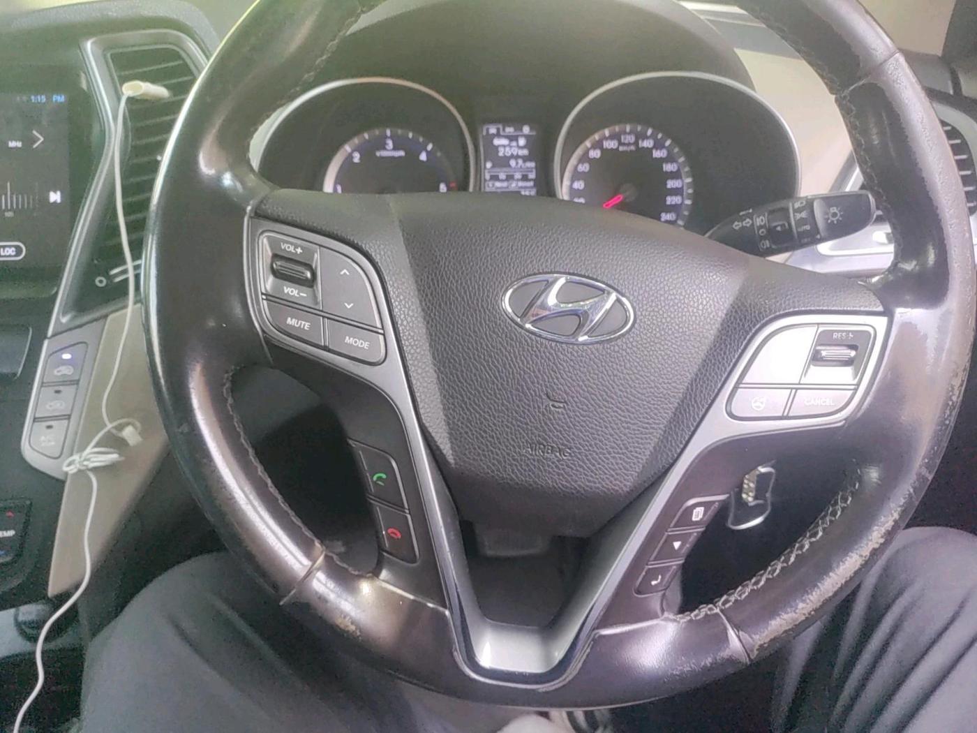 2015 Hyundai Santa Fe 2 WD AT, Diesel, Automatic, 1,68,000 km, interior