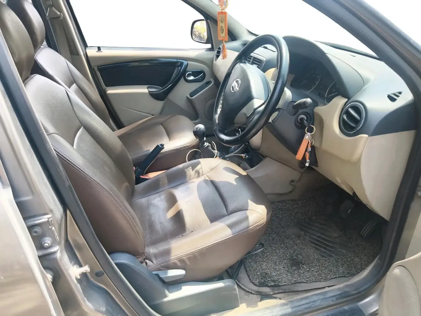 2014 Nissan Terrano XV D THP 110 PS, Diesel, Manual, 1,16,163 km, interior