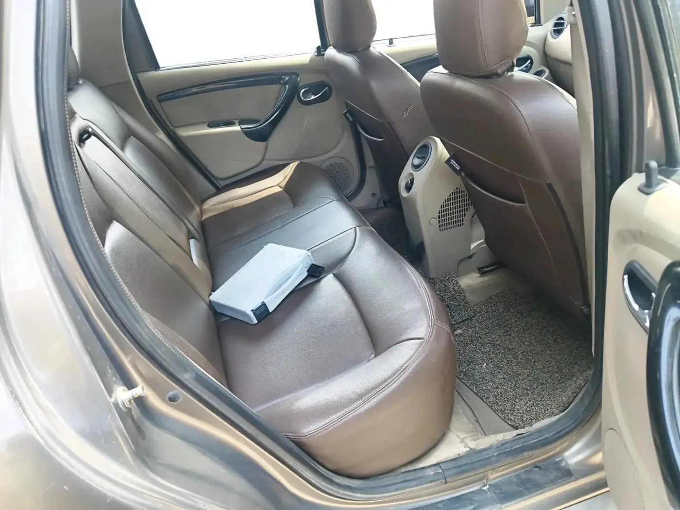 2014 Nissan Terrano XV D THP 110 PS, Diesel, Manual, 1,16,163 km, interior