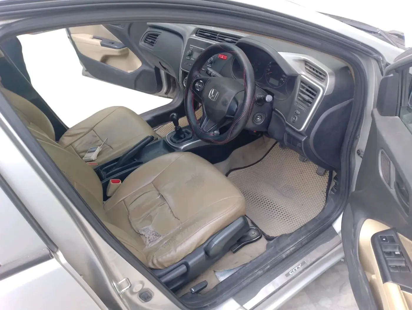 2014 Honda City 1.5L I-VTEC S MT, Petrol, Manual, 1,47,304 km, interior