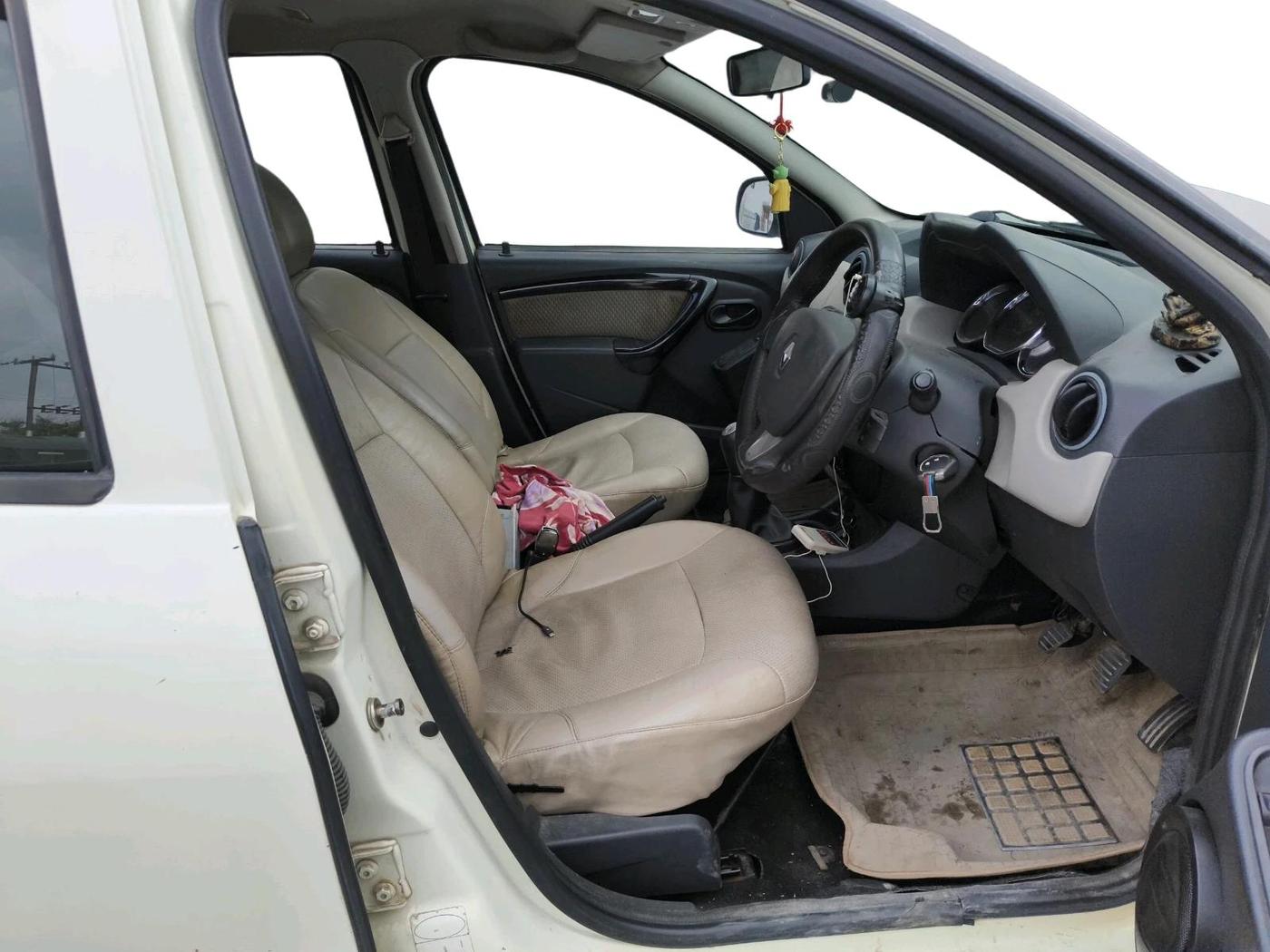 2015 Renault Duster 85 PS RXL DIESEL (OPT), Diesel, Manual, 1,71,455 km, interior