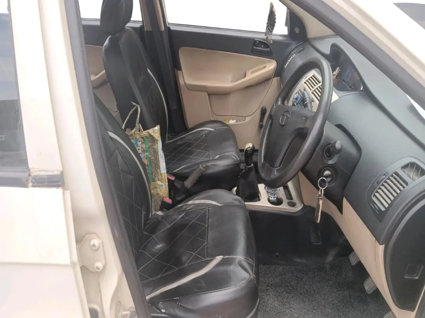 2013 Tata Indica Vista LS QUADRAJET, Diesel, Manual, 66,860 km, interior
