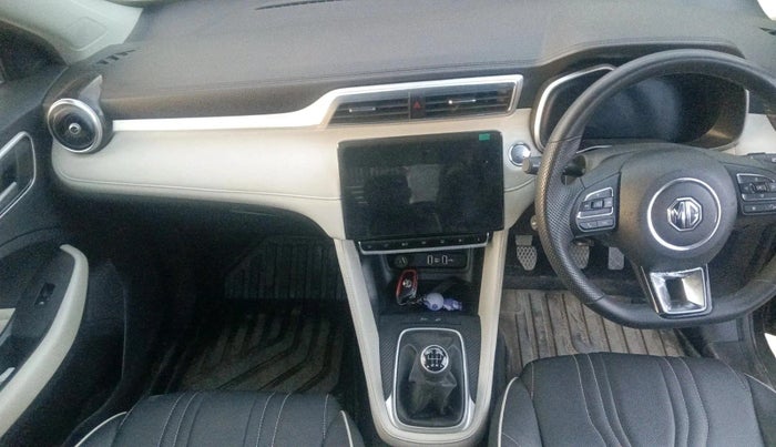2024 MG ASTOR Select 1.5 MT (Ivory), Petrol, Manual, 13,668 km, interior