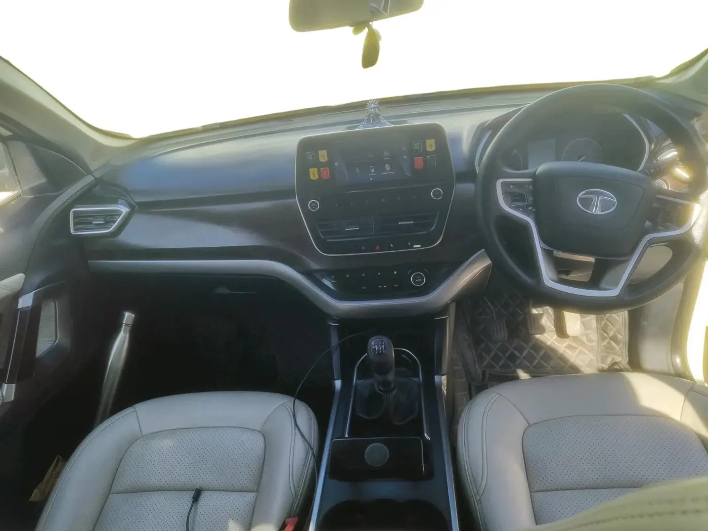 2019 Tata Harrier XT 2.0L KRYOTEC, Diesel, Manual, 52,545 km, interior