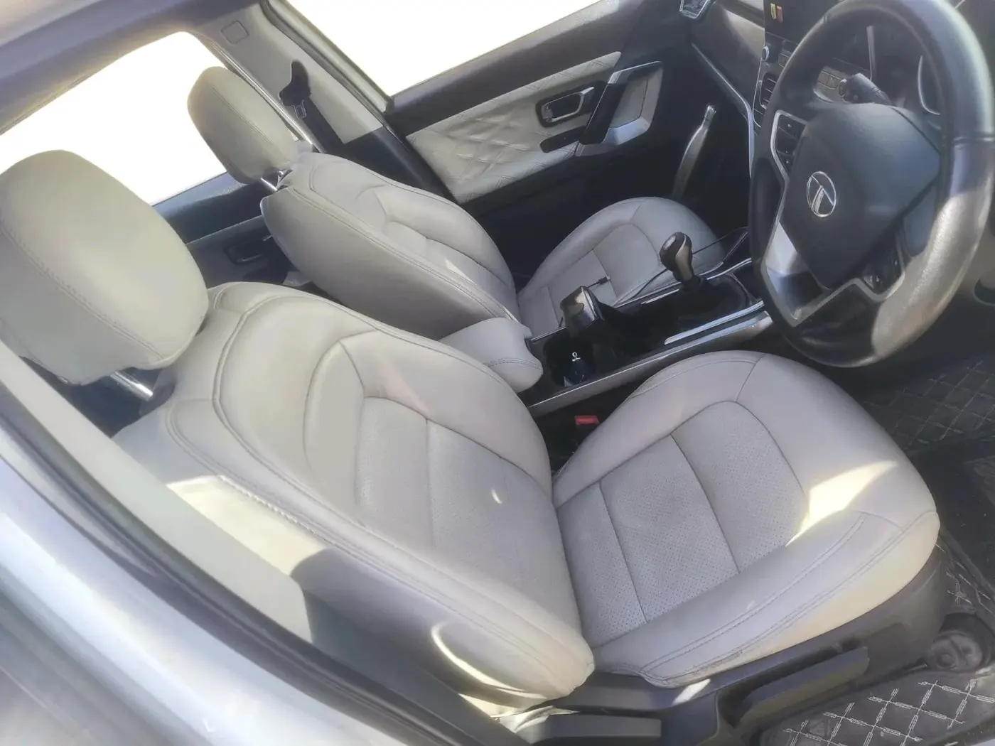 2019 Tata Harrier XT 2.0L KRYOTEC, Diesel, Manual, 52,545 km, interior