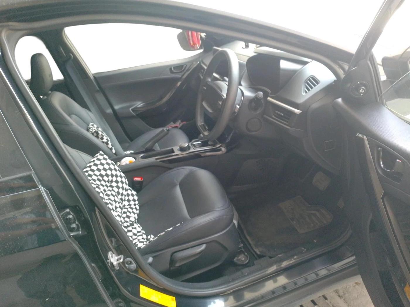 2024 Tata NEXON Creative Plus S 1.2 Revotron 6AMT Dark Edition, Petrol, Automatic, 26,430 km, interior